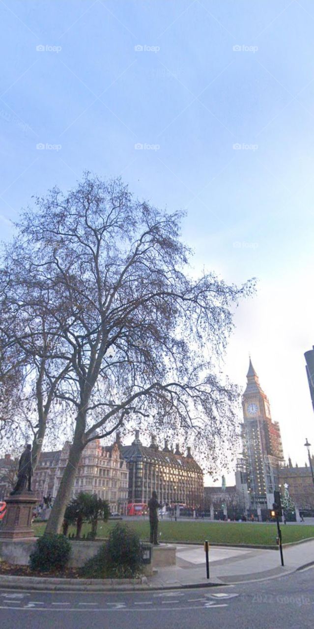 Tháp đồng hồ Big Ben.