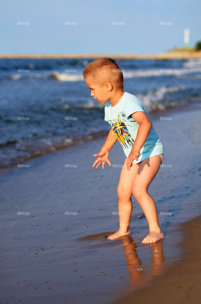 child kid boy sea by tomekferenc