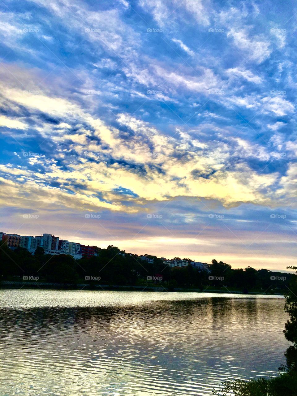 We'll have light in a little while! I can already see the rays of sun shining through the clouds and illuminating the lake. Cheer the nature (Brazil). / Daqui a pouco teremos luz! Já vejo os raios de sol brilhando entre as nuvens e iluminando o lago.