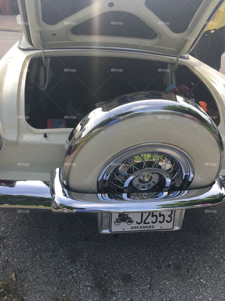Having fun at the car show looking at this lovely ‘53 thunder bird cream color. 