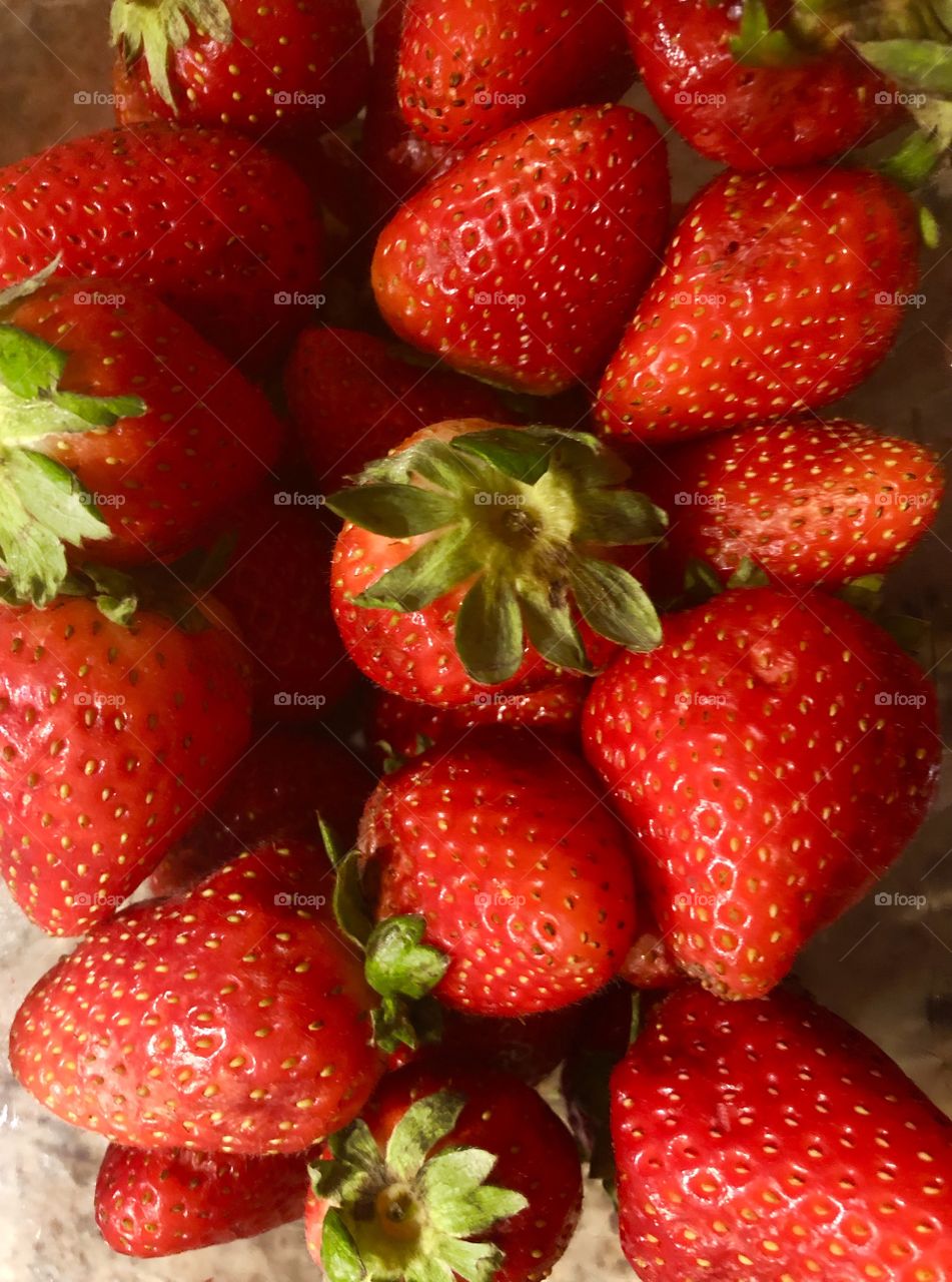 Ripen strawberries 