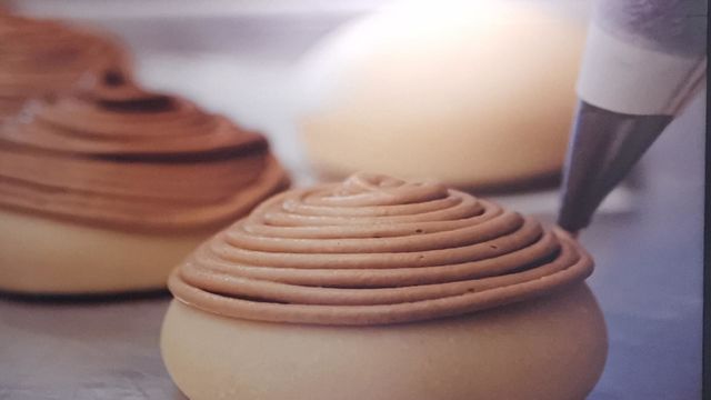 Paparuti bread served with coffee