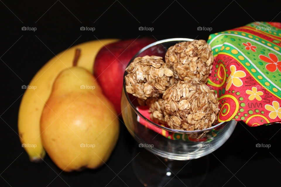 Protein Nuggets (oatmeal, honey, banana and peanut butter)