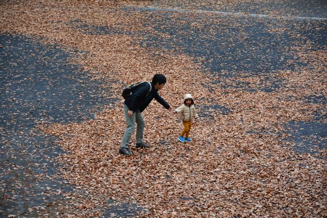 Hold my hand !