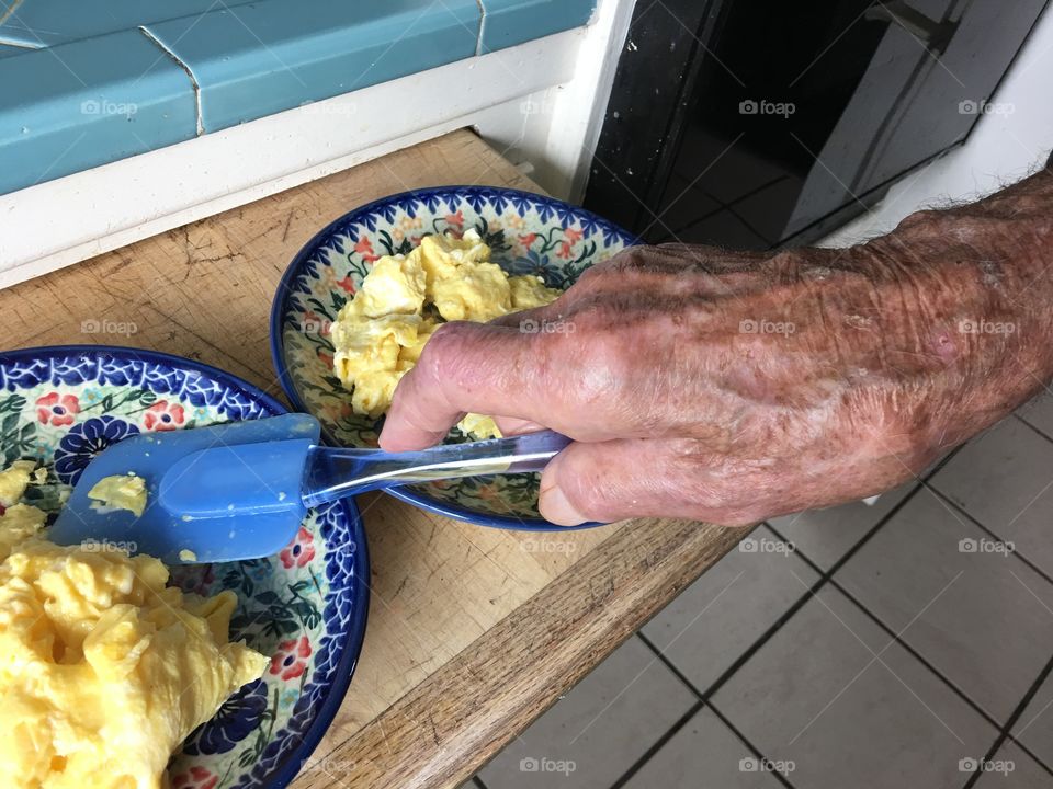 Serving scrambled eggs for breakfast 