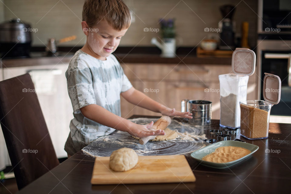 Cooking Curd cookies 
Dough: сottage cheese 200 grams, butter 100 gr, flour 1.5 cups, sugar 100 gr, baking powder 1 teaspoon, vanillin.
Mix all togeather, put in the frige for 1 hour, then make cookies and bake 15-20 at  180C