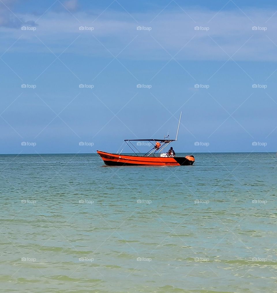 el barco y el mar