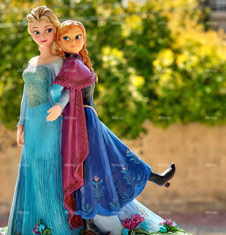 Elsa & anna figure 
