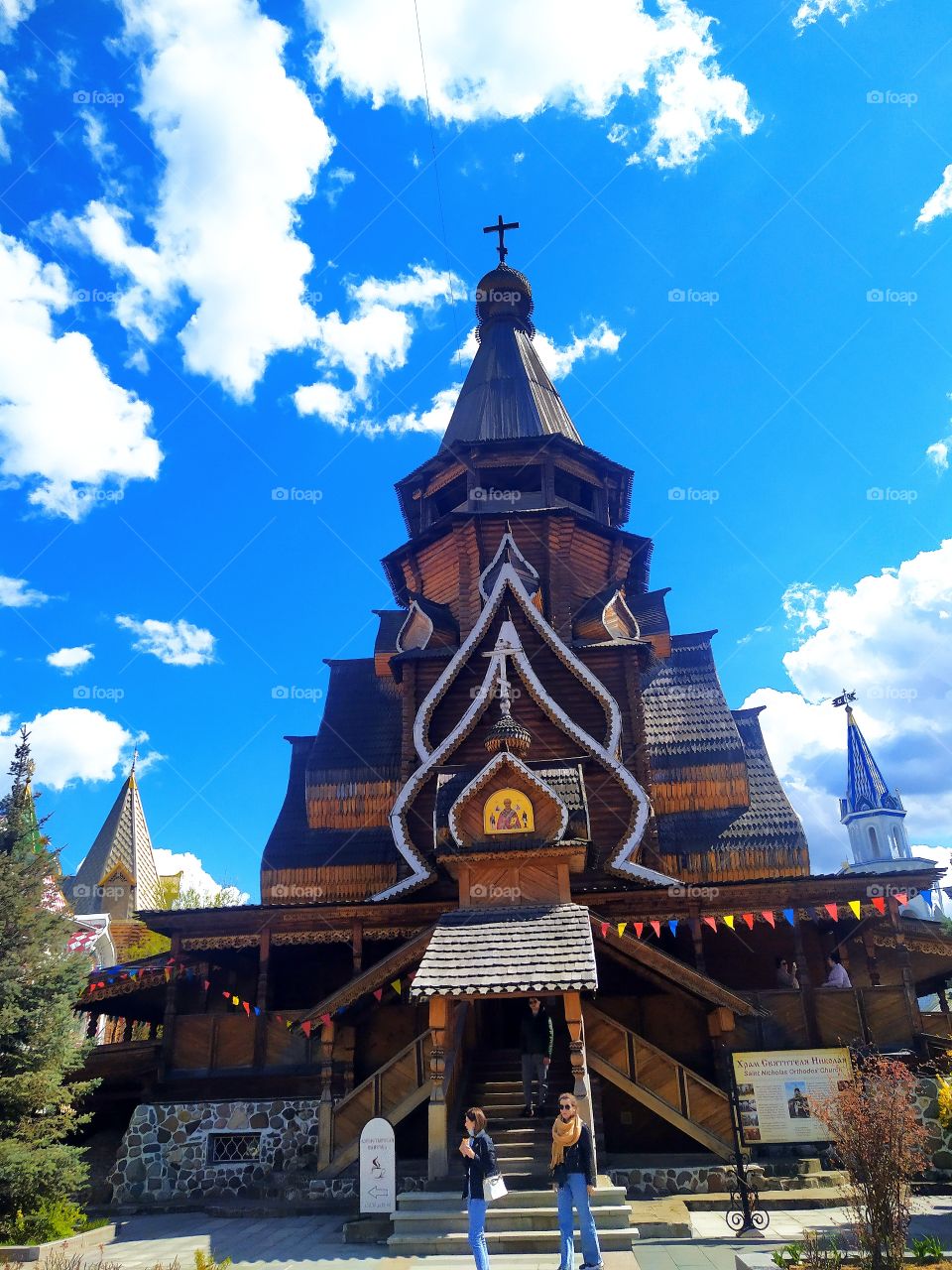 Wooden church "Nicholas the Wonderworker" in the courtyard of the Izmailovsky vernissage