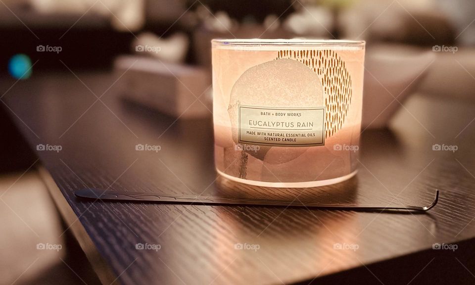 A bath and body works candle with a candle hook.