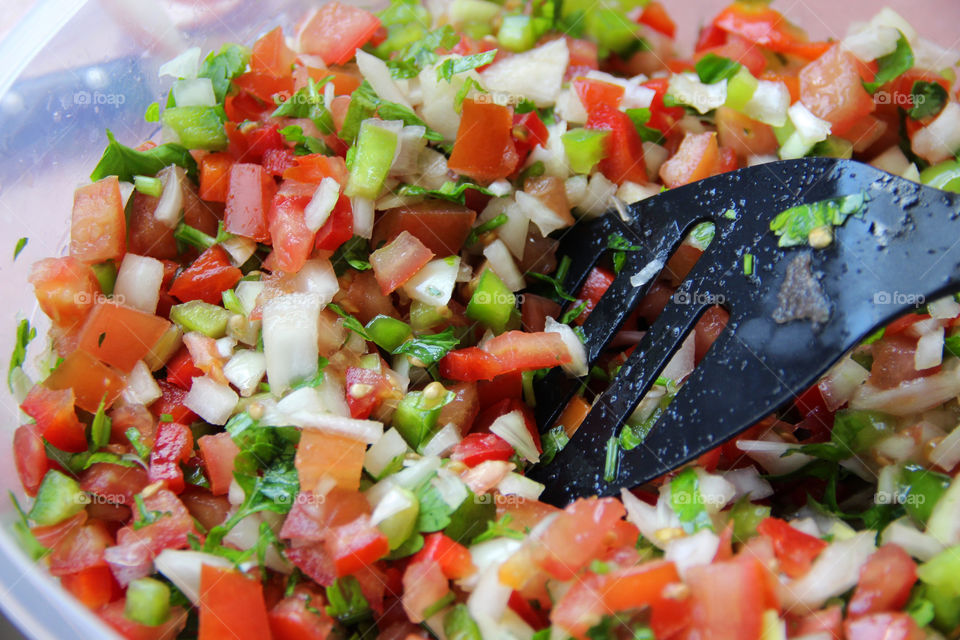 Salad with tomato, onion, bell pepper, chives and vinegar.