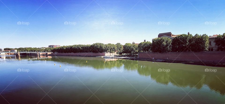 Toulouse quai de la Daurade