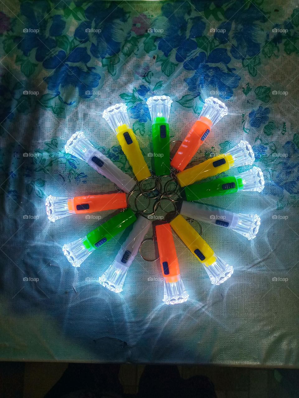 LIGHTS ON FOR THIS MINI FLASHLIGHTS,,