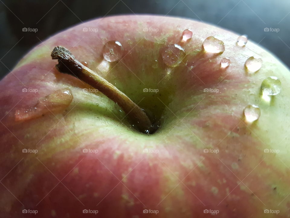 water drops apple