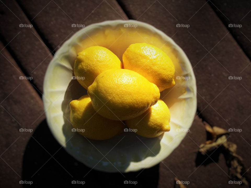 Arrangement of lemons in bowl