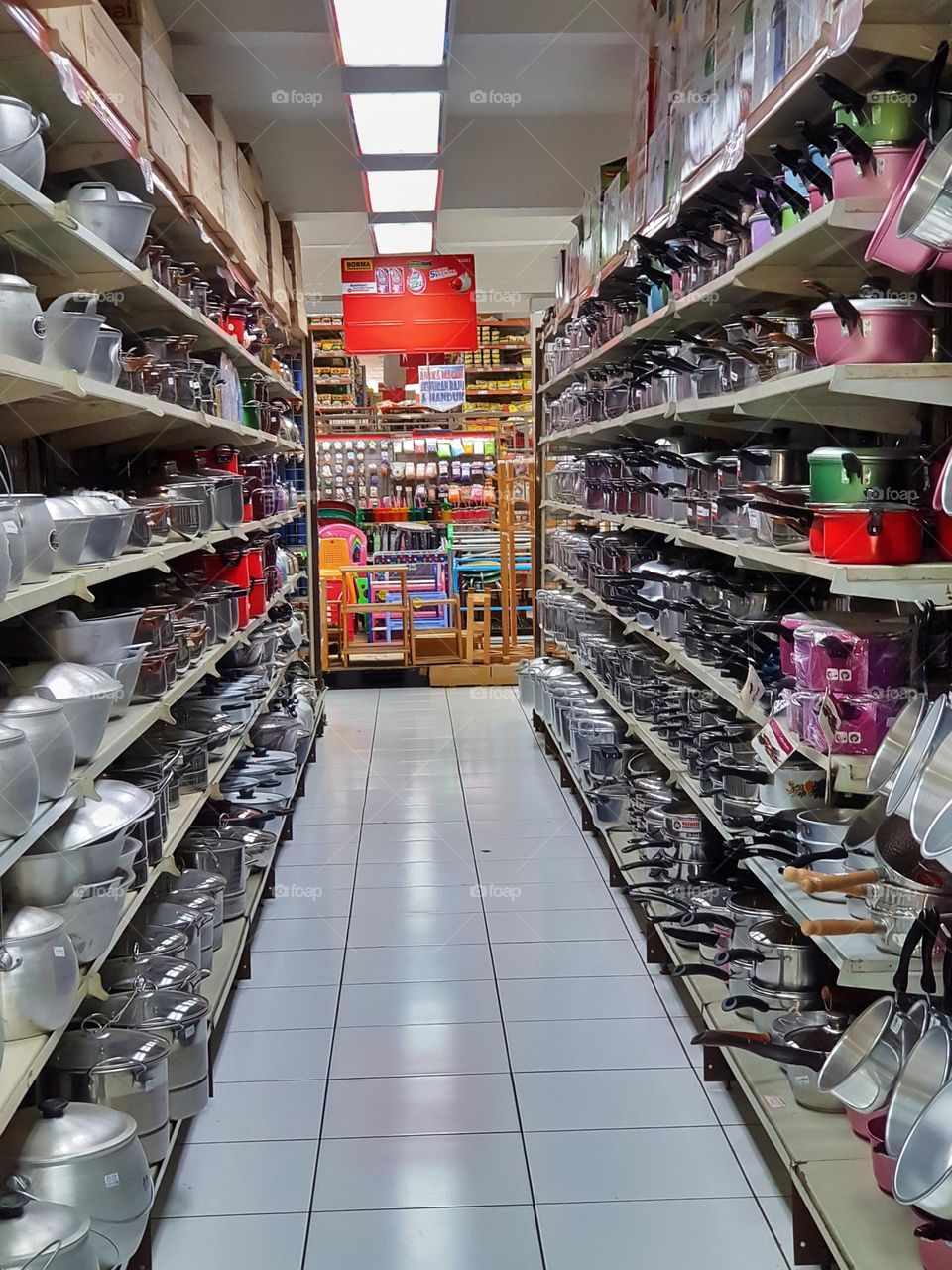 Household teapots and pots, cooking utensils, pans used in kitchen, teapots are generally used in living rooms, teapots and pans are made of alumunium, metal colors and some are pink,, green blue red