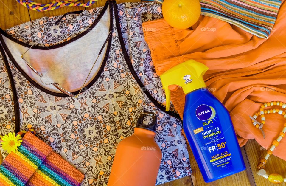 Days out with Nivea Suncream - flat lay inspired by going out on a sunny day, taking things you need to protect you from the heat & sun