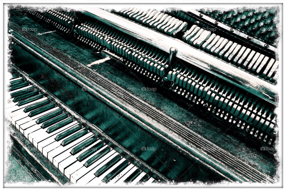 play keyboard inside keys by stevehardley7