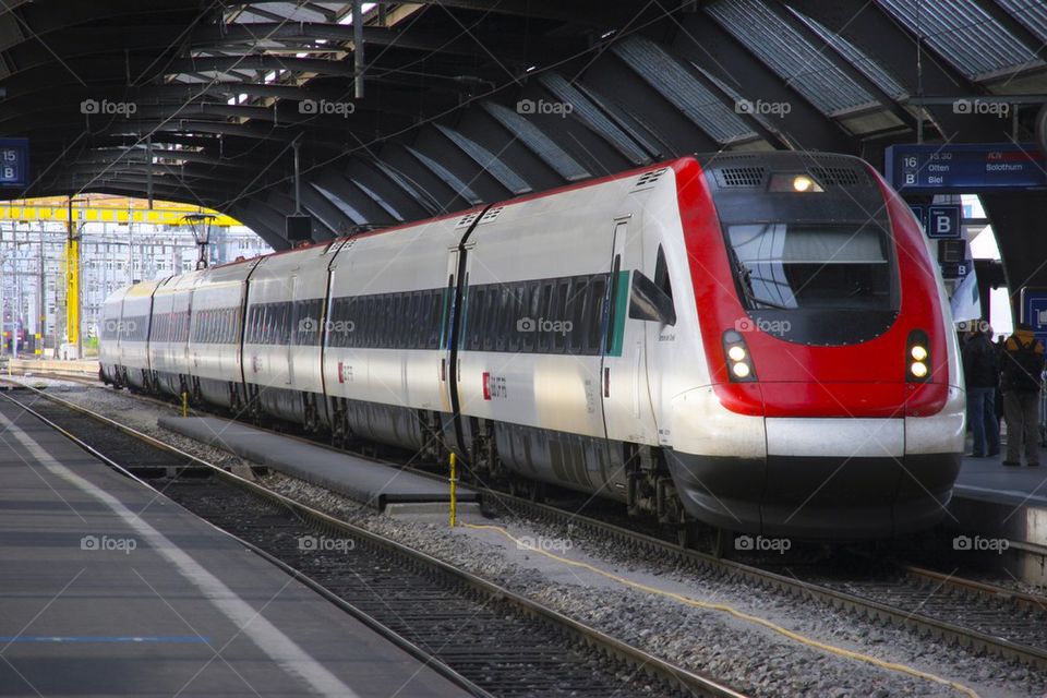 SBB IC 2000 AT ZURICH HAUPT BAHN-HOF