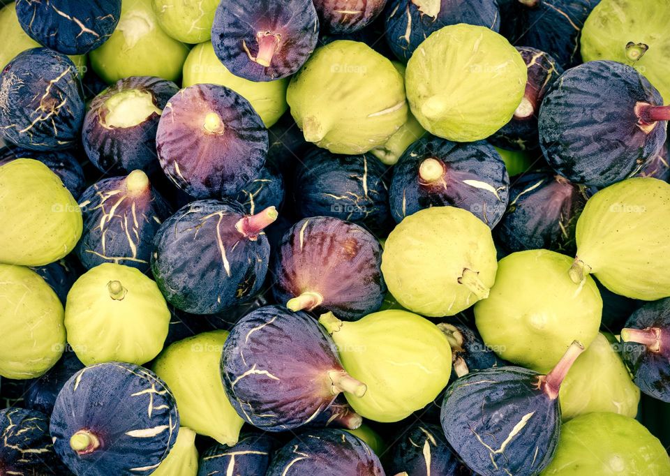 Purple and yellow figs