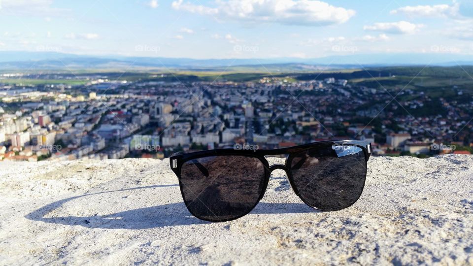 picture of glasses from the ground to the fortress of Deva, Romania