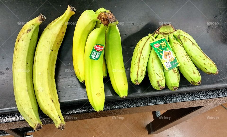 bananas​ in different sizes