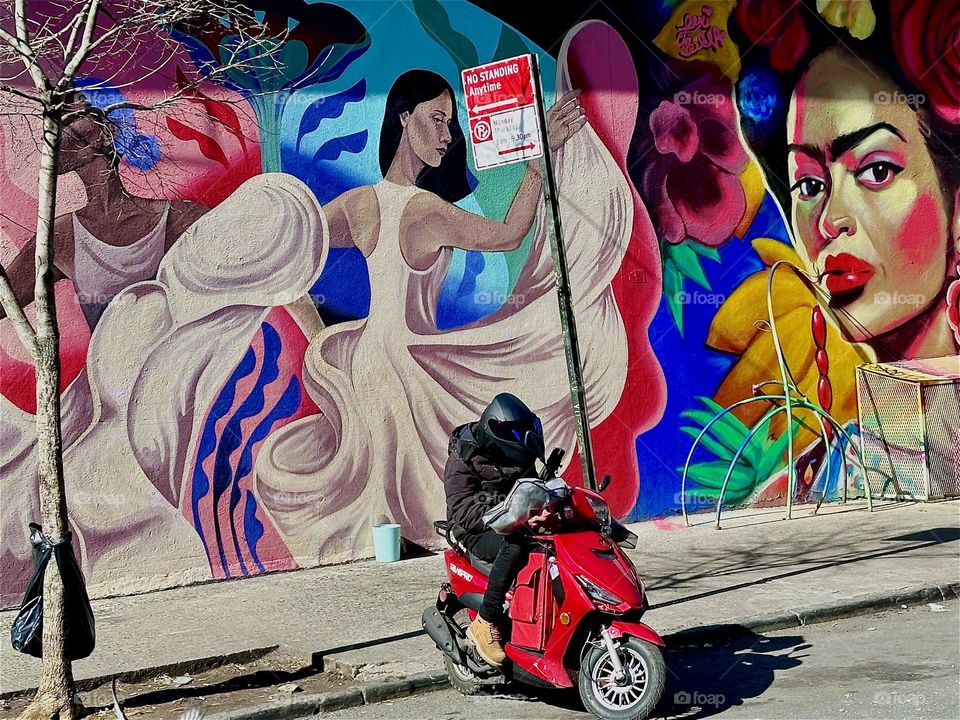 This vivacious mural portraying a Latin dancer in a long flowing white dress against a colorful background on „Jefferson St“ off „Broadway“ in „Bushwick“, Brooklyn clearly beautifies the neighborhood. 2024. Hypnotic Productions