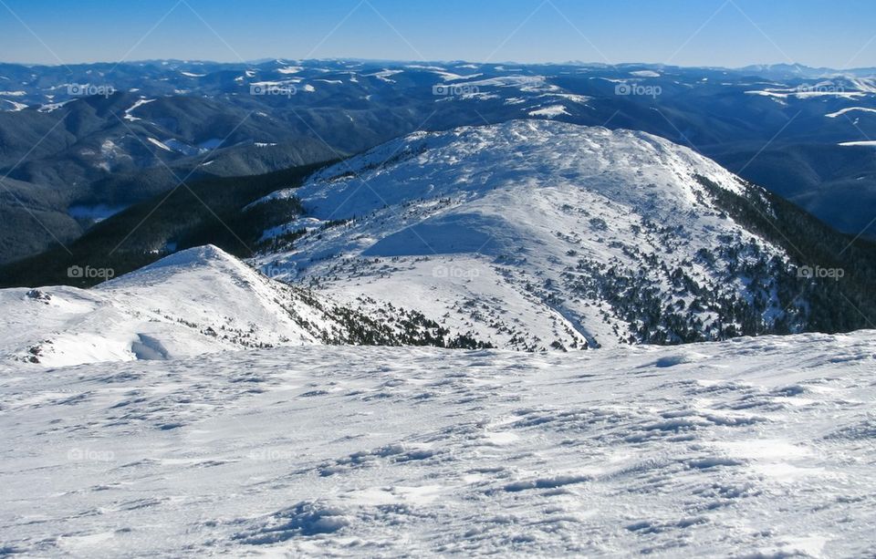 Winter road , the Carpathians , the mountains , the cold , fresh air , sky, blue, clean, clear 