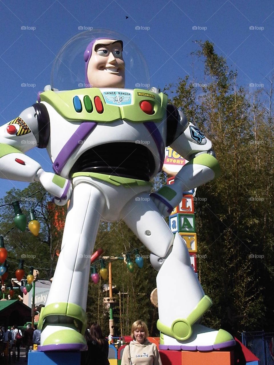 While on vacation in Paris I was also in Disneyland Paris. There I found this giant Toy Story.