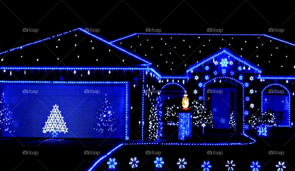 Elements of December - Christmas is celebrated on December 25 every year. The Christians celebrate the birth of Jesus Christ on this day. There are several traditional elements that are commonly associated with Christmas celebrations worldwide