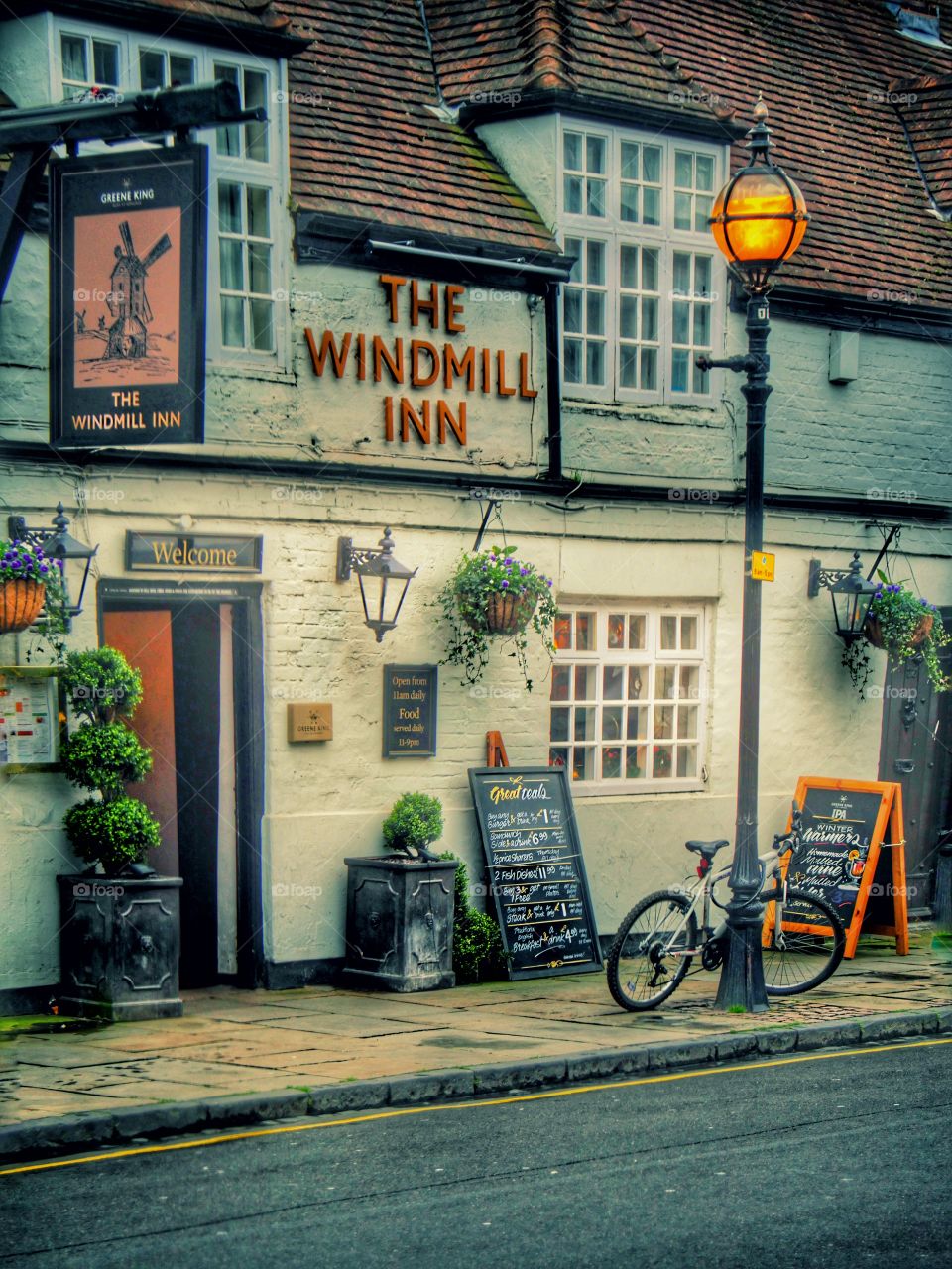 Stratford upon Avon - Tourist town famous for William Shakespeare Warwickshire in the English Midlands England UK  - Streets