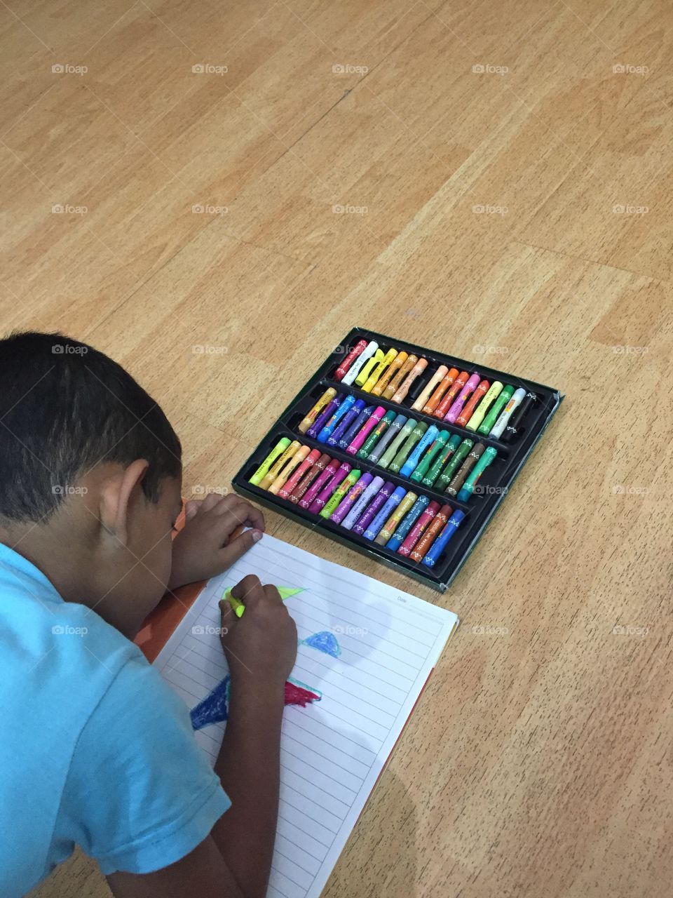A child drawing a picture 