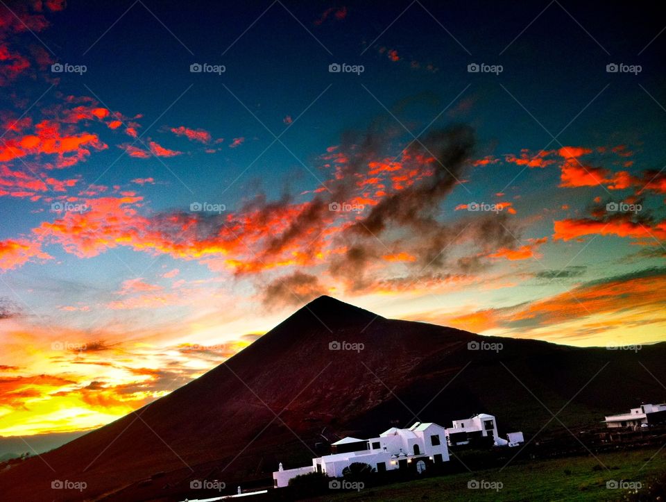Lanzarote Vulcanos Red clouds