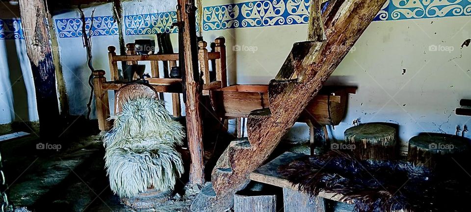 This is a room in an old farmhouse in “Gabreta”, a Celtic village built after ancient models near the small town of “Ringelai” in “Bavaria”. We see elements of decor in the Celtic braid on the fabric covering of the walls.2023. Hypnotic Productions