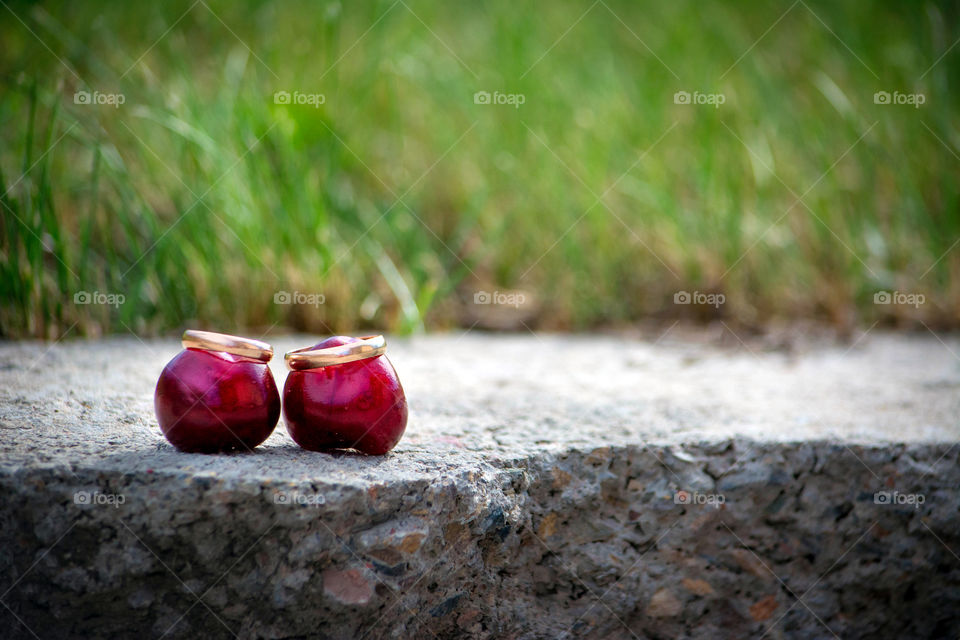 Rings are laying on cherries