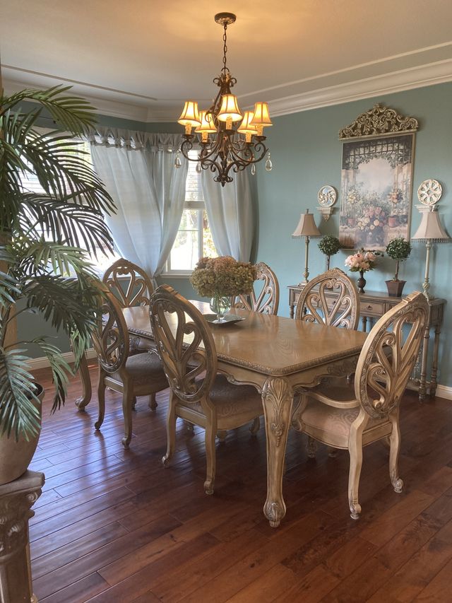 Dining room decor 