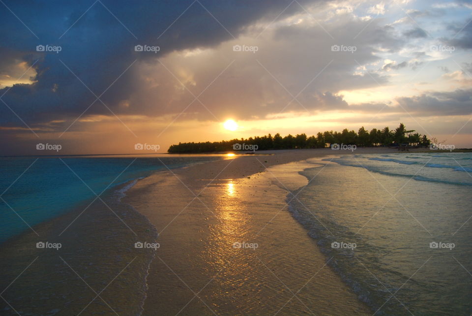 Kalanggaman Island Sunset. melancholic end of a beautiful day in the sand bar of the breathtaking island called Kalanggaman in Leyte, Philippines