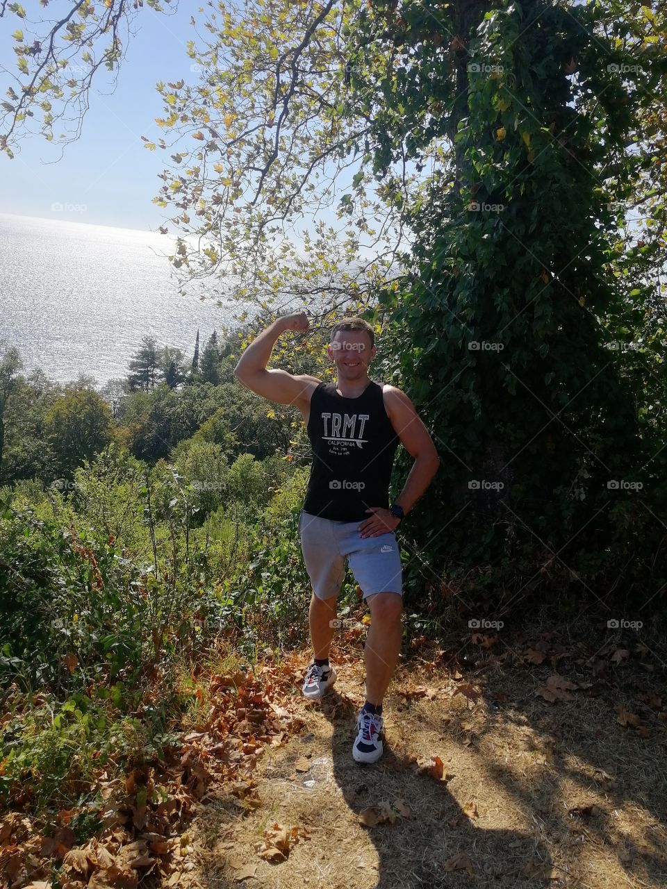 На море.... Пляж.... Песок... Волны... Там теряется время.... Там пролетает жизнь, даже не замечаешь этого.