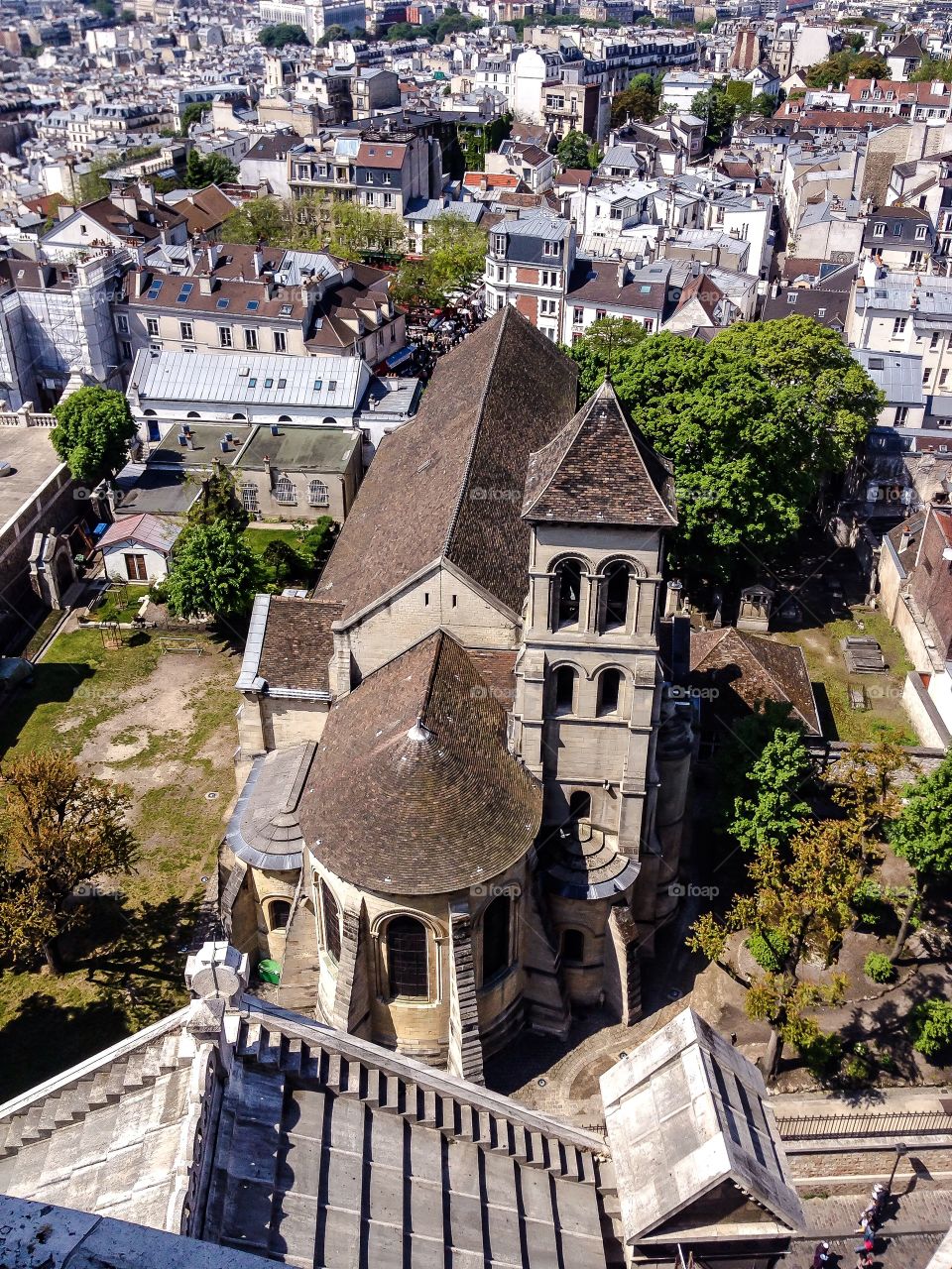 Iglesia Montmartre. Iglesia de Saint-Pierre de Montmartre (Paris - France)