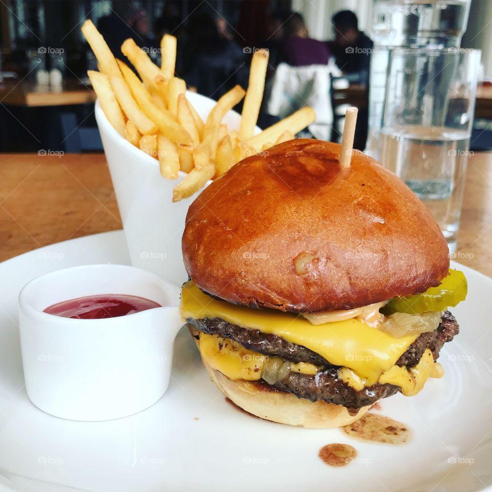 Cheeseburger & Fries