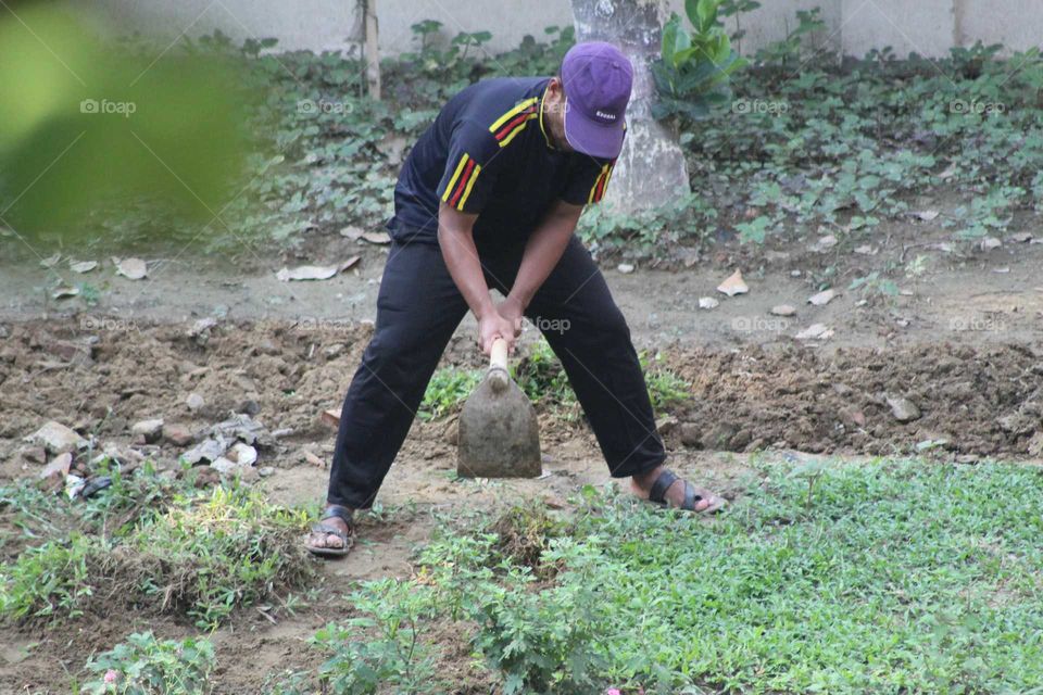 Bangladeshi farmer make land dig