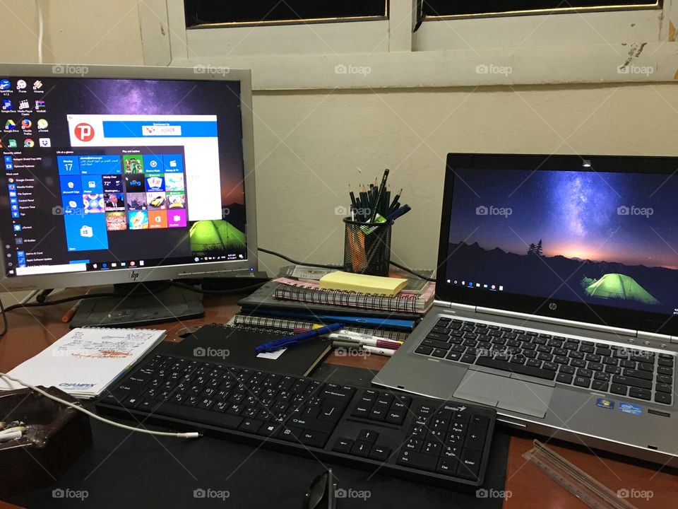 Desk 
Hp
Laptop 
