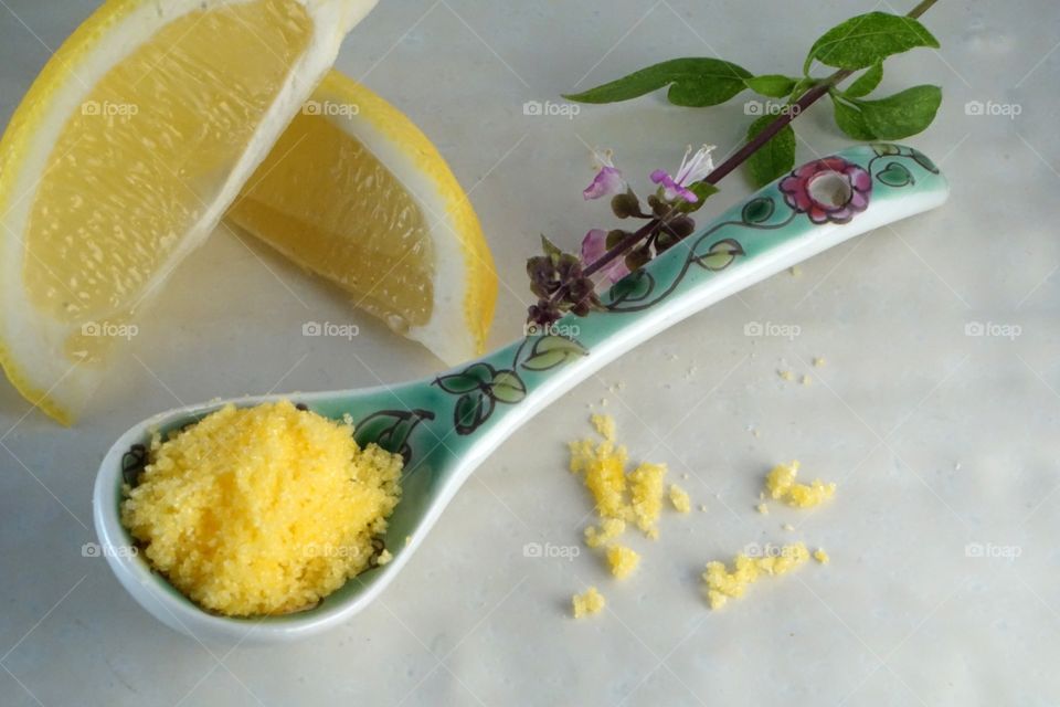 Lemon sugar lip scrub