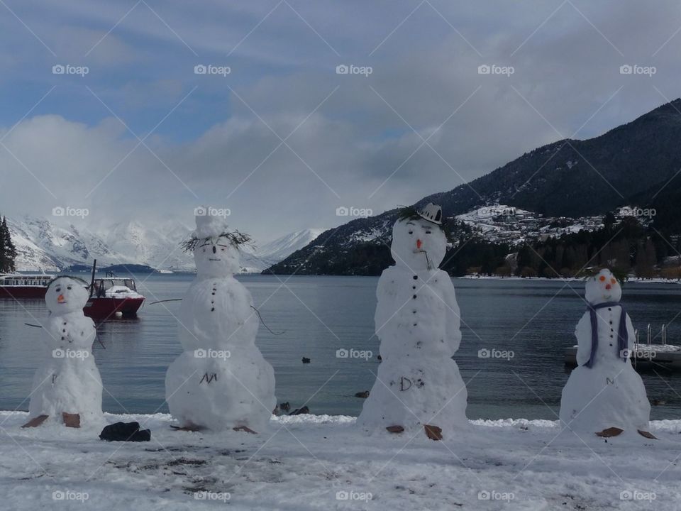 Snowmen in amaz