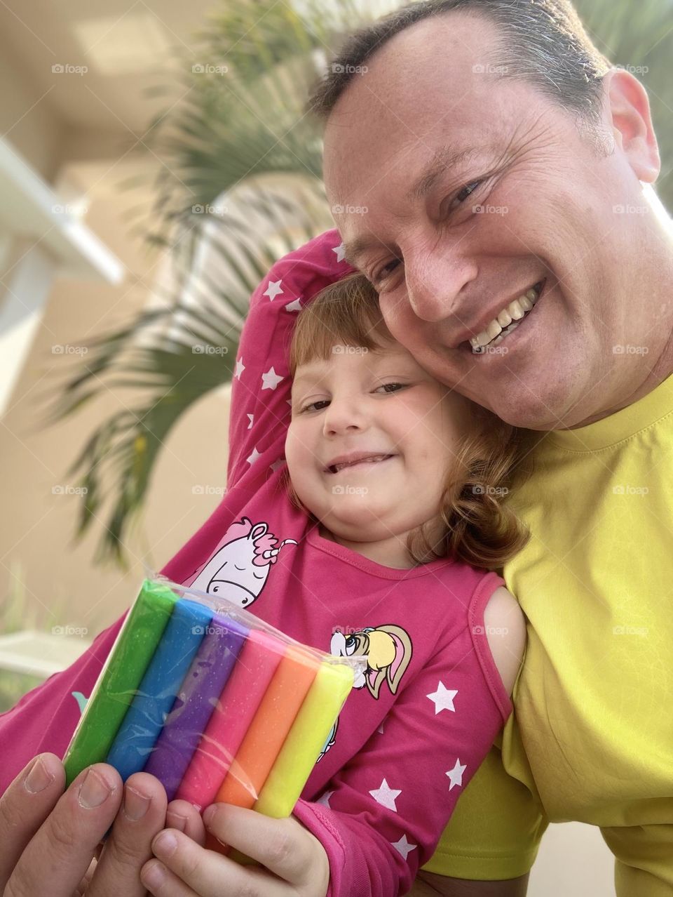 🇺🇸 My daughter Estela is my reason for living!  With your sweet smile, fatherhood is my meaning. / 🇧🇷 Minha filha Estela é a razão do meu viver! Com seu doce sorriso, a paternidade é o meu sentido.
