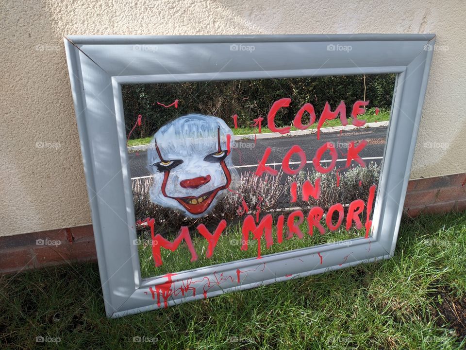 mirror decorated for Halloween 🎃