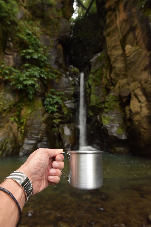 Close-up of a man's hand holding cup