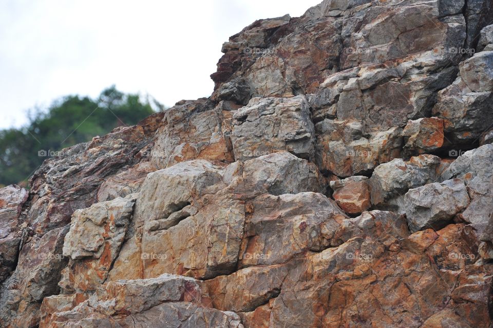 The stone wall at Koh Khai Nok.