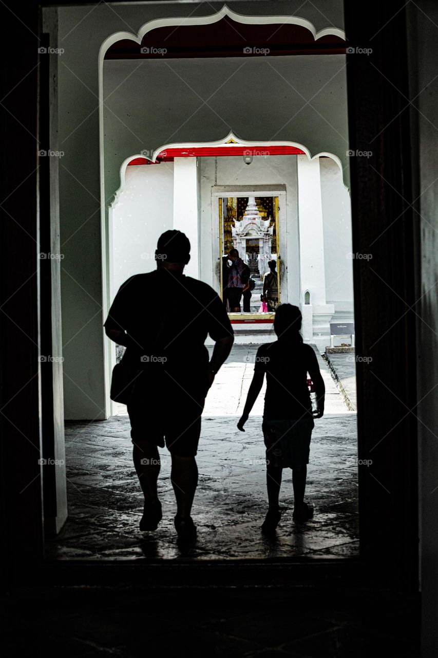 Father and duaghter at Wat Arun temple Bangkok