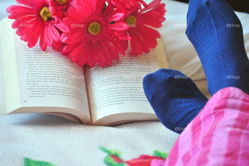 Relaxing, reading a book, in bed, pajamas and socks, lazy day, blue red white pink, flower, cozy